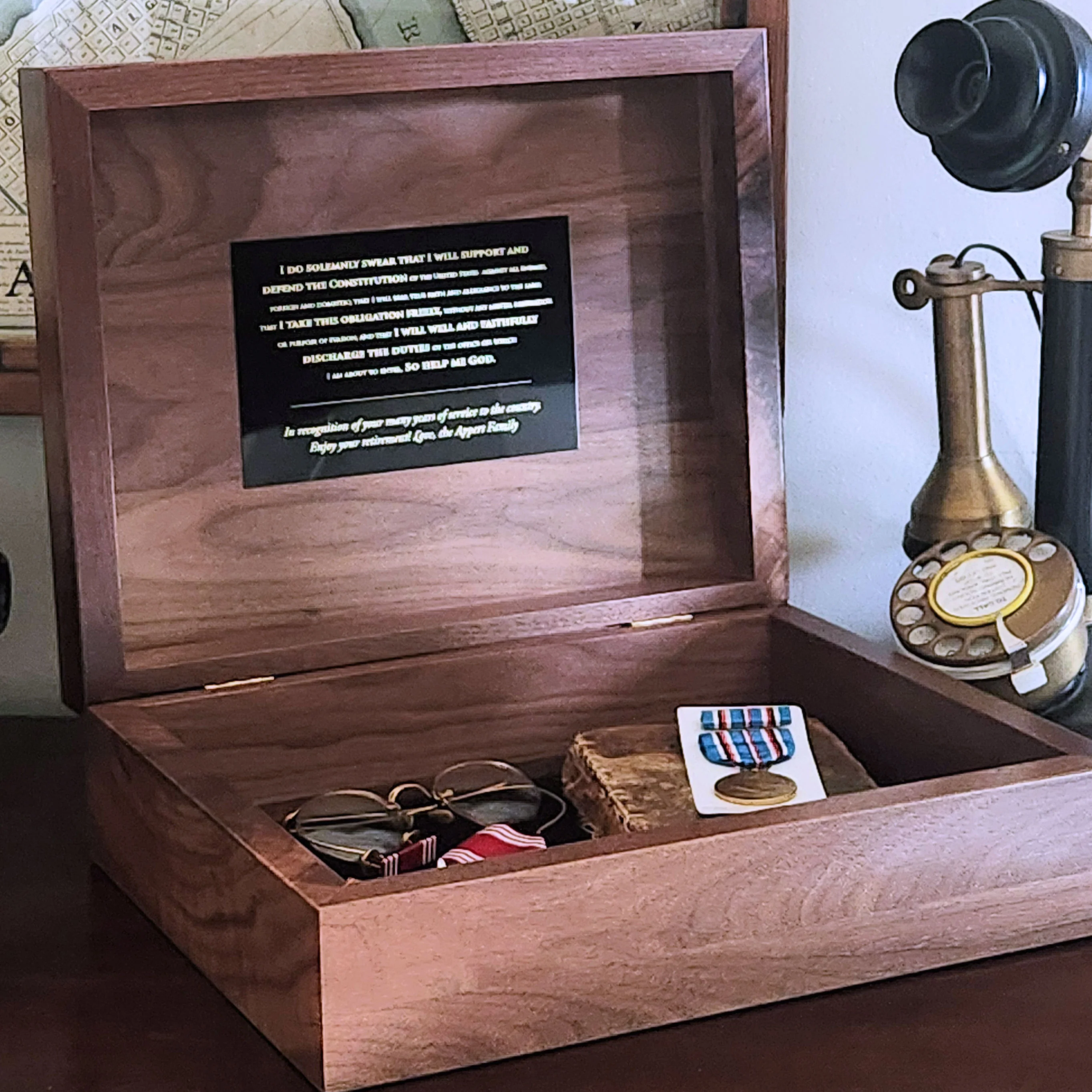 Large Deluxe Personalized U.S. Marines Keepsake Box with Colored Medallion - Image 4